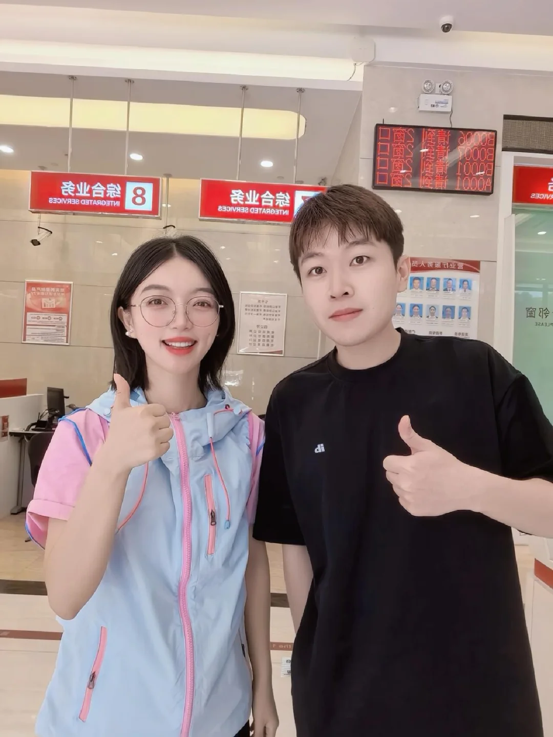 姐妹们心心念念的弟弟来了