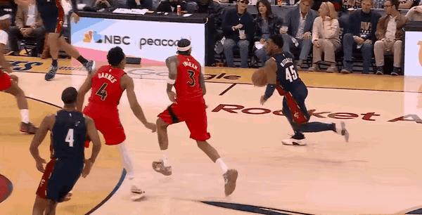 米球王！米切尔让人叹为观止的硬解能力！1米88的米切尔顶开2米03的莺歌，2米0