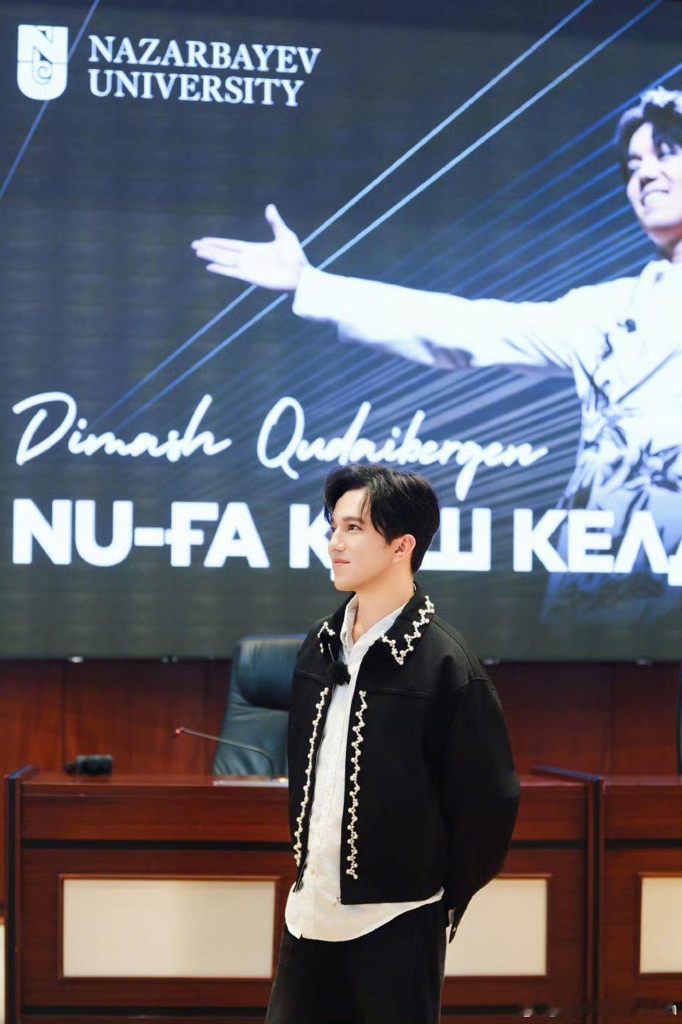 被迪玛希这段发言感动到了迪玛希回忆参加歌手往事迪玛希真的好真诚，在参加《声起地平