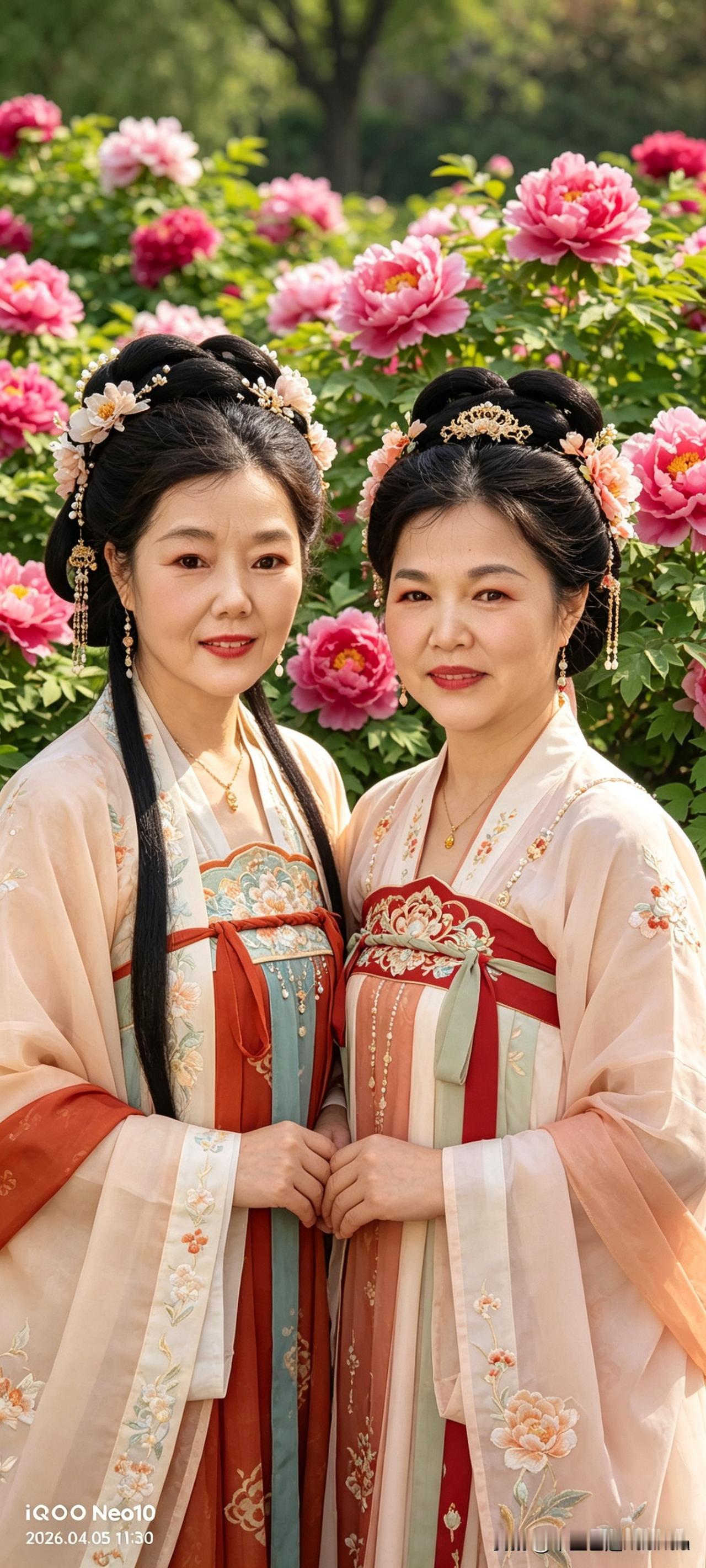 谁能想到打败影楼的是豆包。
只要上传一张两个人的合影，把自己需要的要求给豆包说清