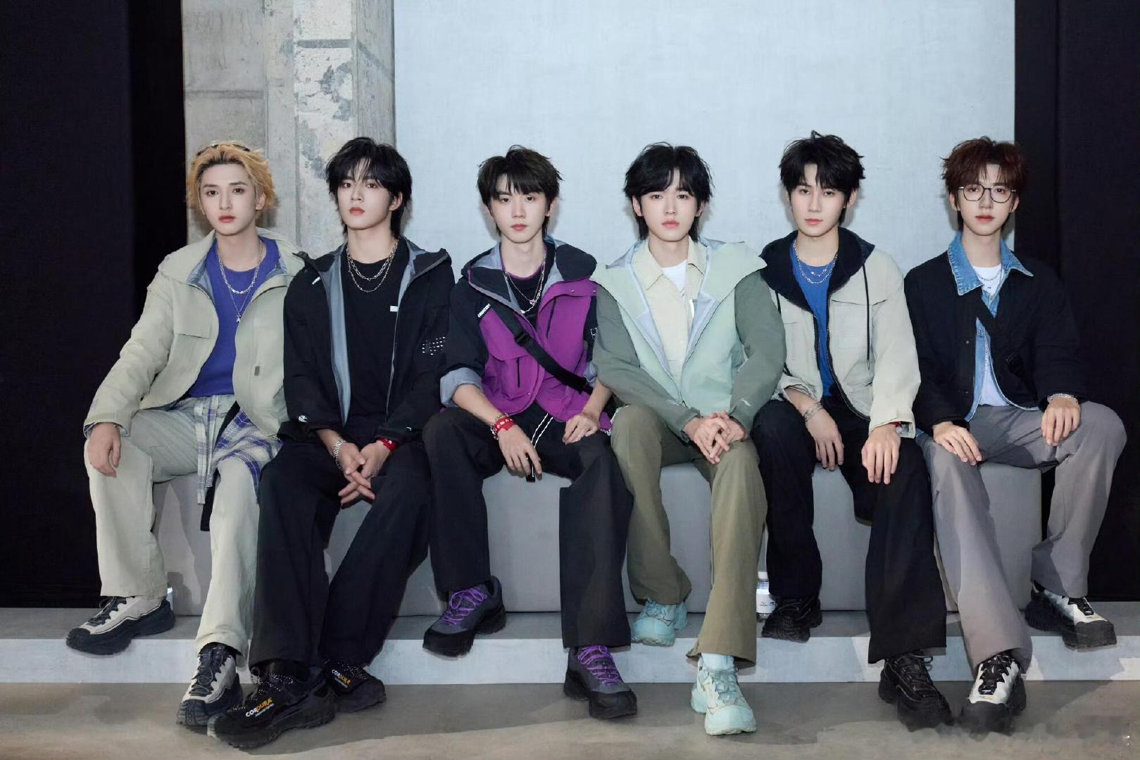 时代少年团hi6路透像走秀 时代少年团全员hi6路透 你好星期六从路透里都能感觉