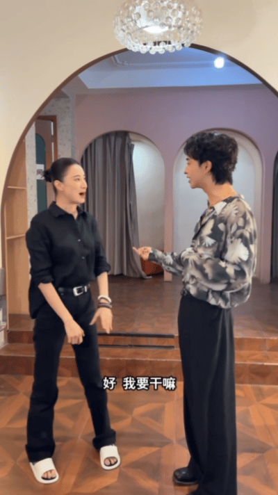 恩利竟然把宋佳请来了宋佳这个精神头哈哈哈哈感觉要把恩利给整不会了一整个亢奋住了 