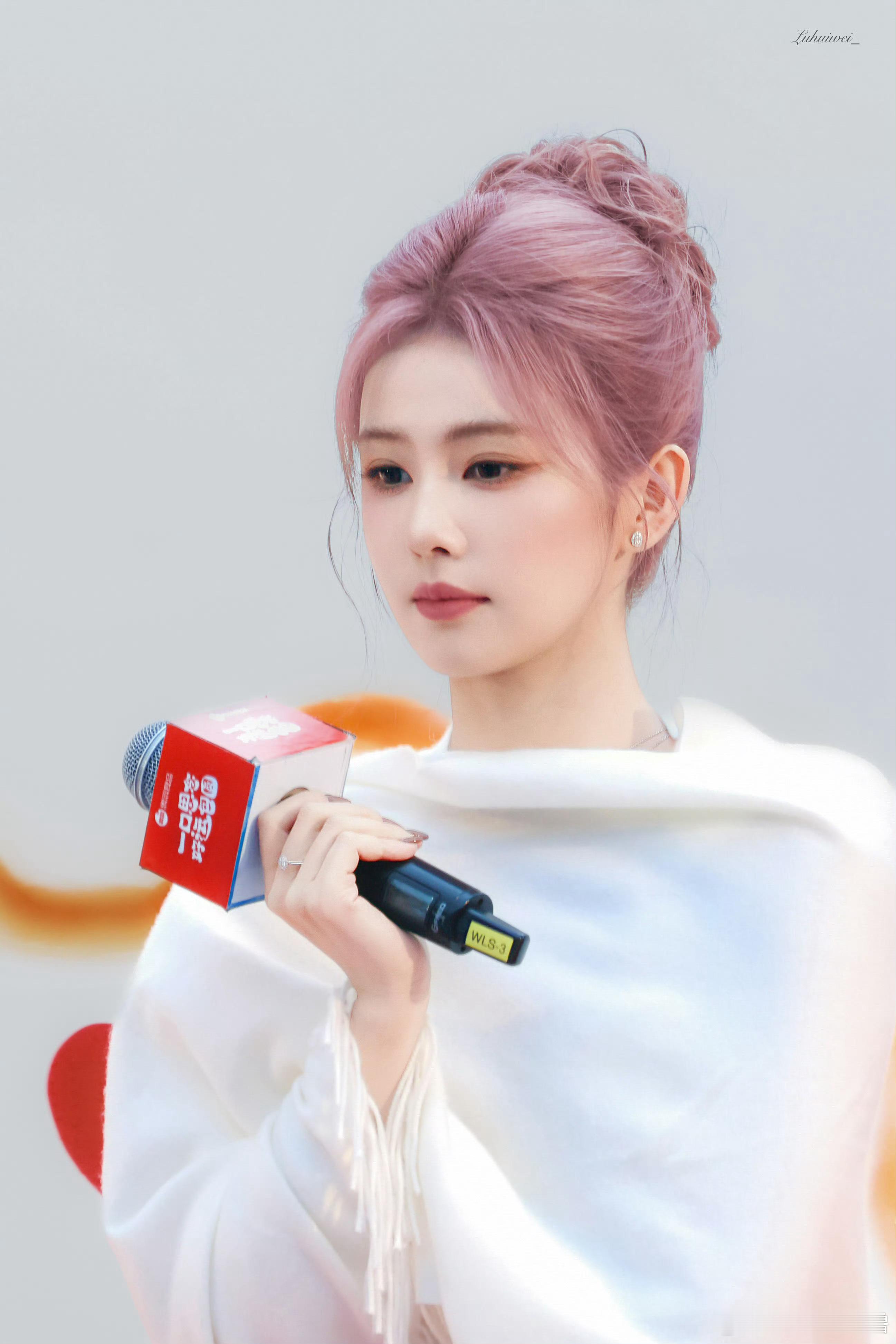 白鹿叛逆期结束✅但是我会永远记得这段所谓的“叛逆期”  不一样的发色 不一样的造