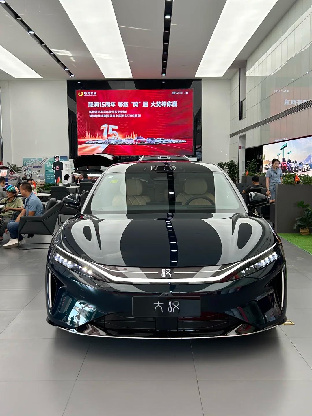 比亚迪大汉正式上市，23.59-27.59万，比预售便宜了1.4-2.4万。
说