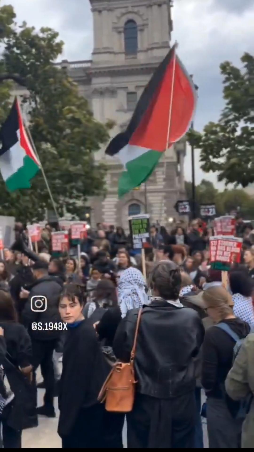 英国伦敦，巴勒斯坦和其支持者。

曼彻斯特一座犹太教堂附近一名穆斯林杀害了两名犹