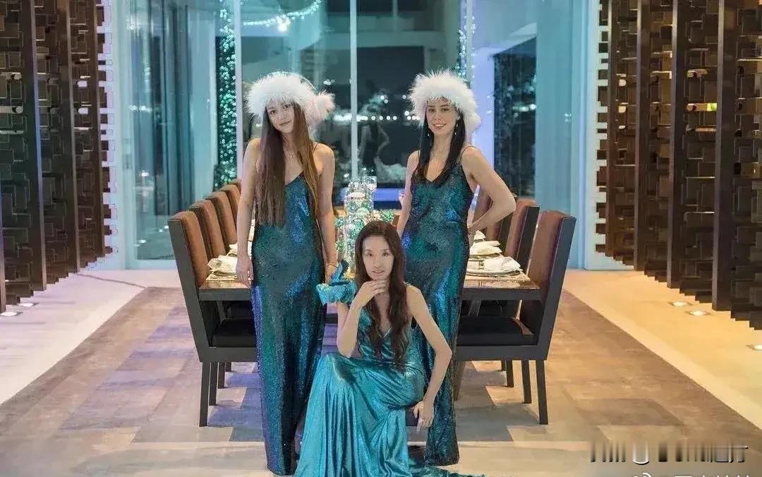 74岁王薇薇和两个女儿合照，身材不输女儿们，保持的很好，根本看不出来70多岁的人