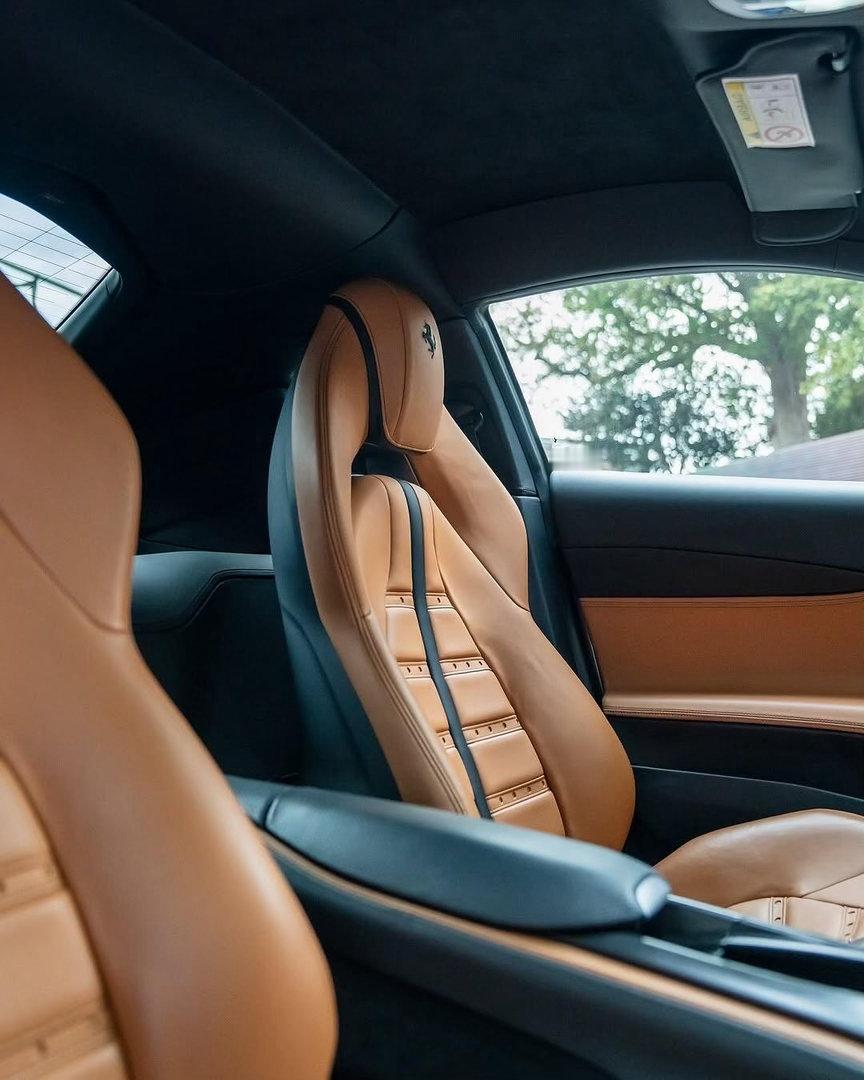 法拉利 812 Superfast ✅ 优点 1.搭载6.5升V12自然吸气发动