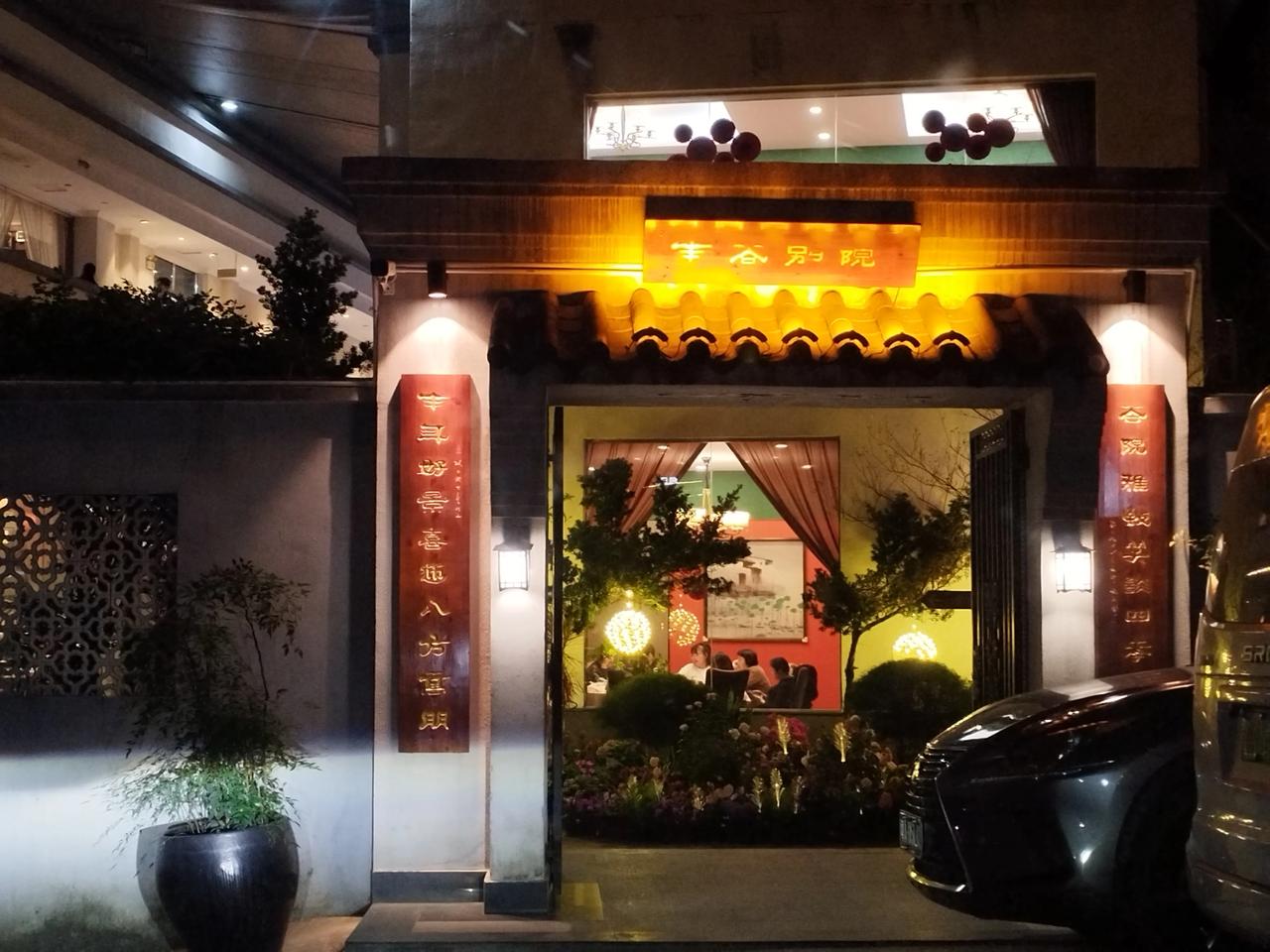 改革最大的任务，发展经济为目标，社会稳定指南针，是打击恶性犯罪，为黄赌毒黑社会，