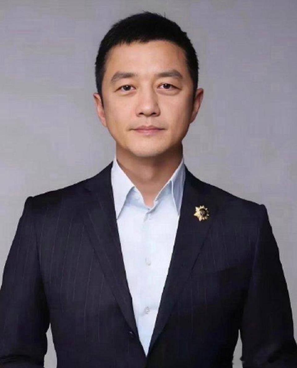 李亚鹏大半夜在微博发文警告王菲