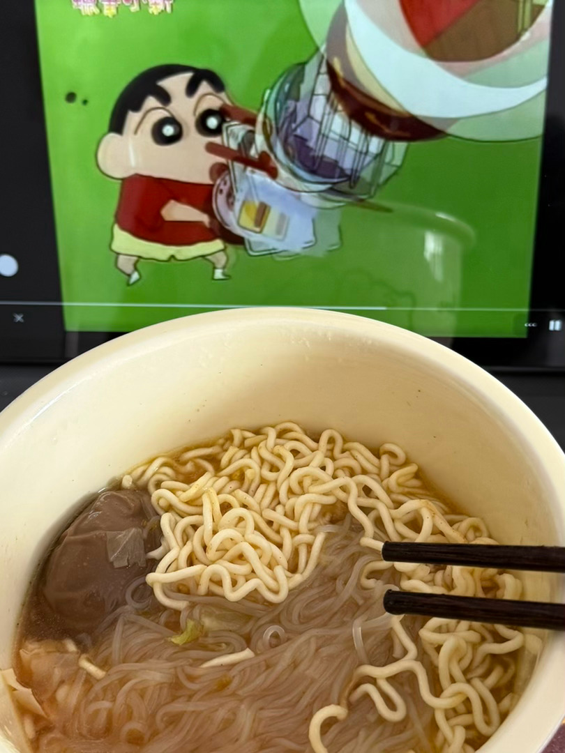 ：外卖贼你没想到吧 我还有泡面可以吃