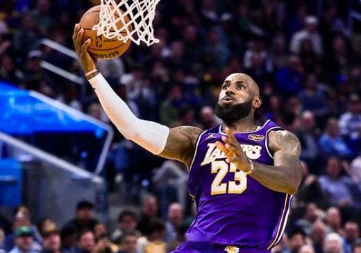 值得一提的是，NBA历史上仅有两位球员生涯每个赛季都能场均拿下20分5篮板5助攻