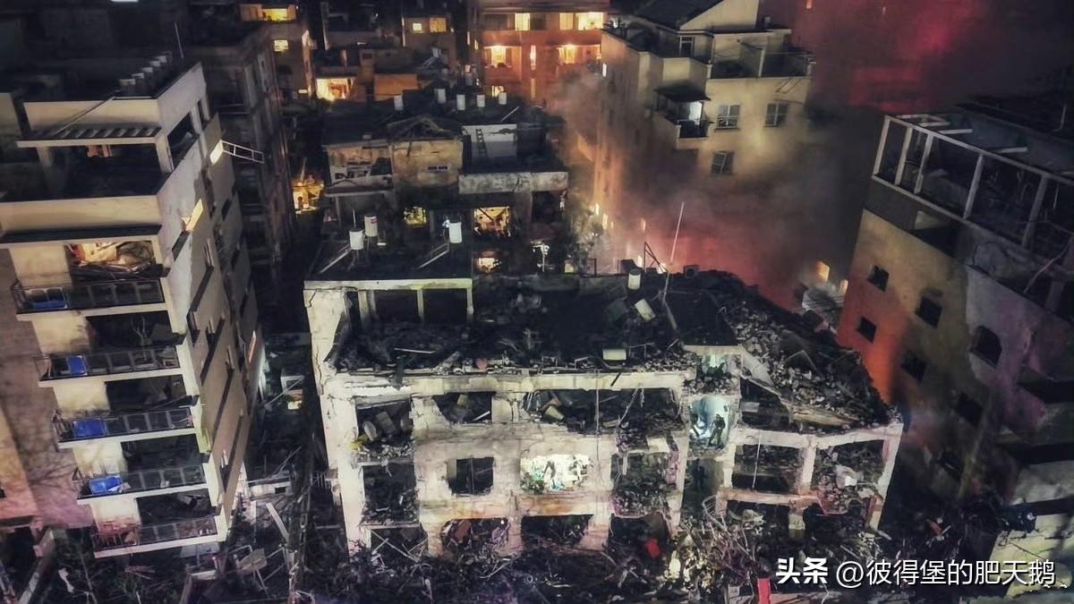 炸了、炸了、真的又炸了！这是以色列总参谋部大楼昨夜挨炸后一片狼藉的样子。

大殖
