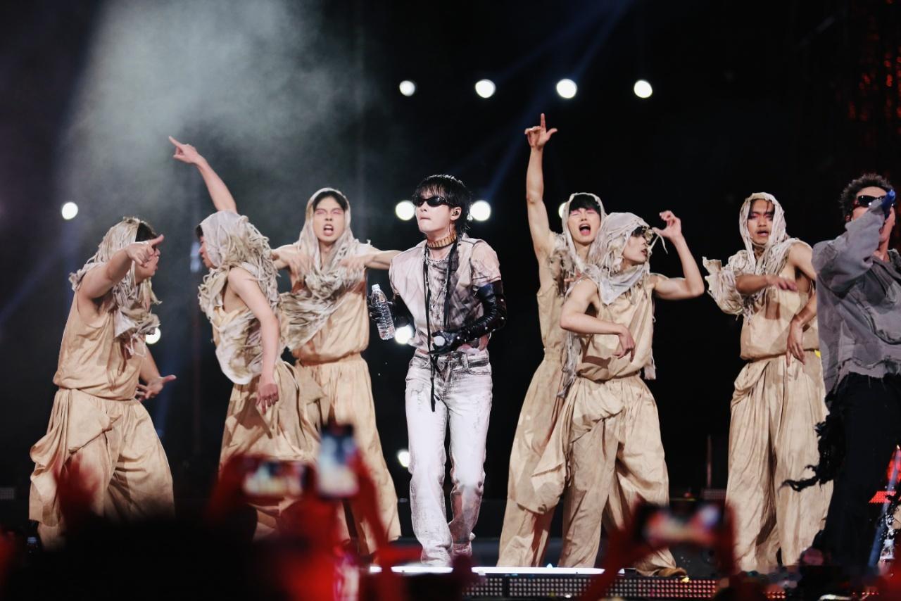 #周震南五倍速rap# 《闪光的夏天》路透现场的五倍速rap,不管是从技术层面还