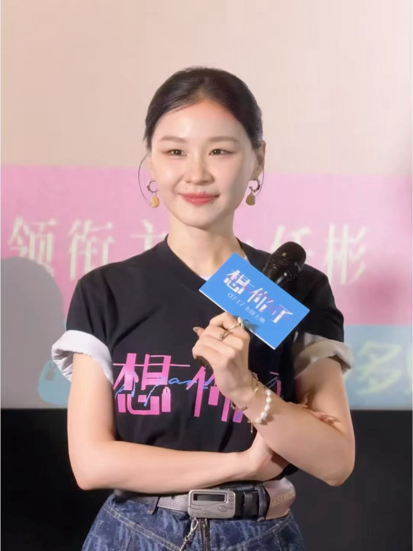 金靖回应虞书欣 原相机直出的美貌。我说真的，金靖劳斯美貌的权威我后知后觉！电影也