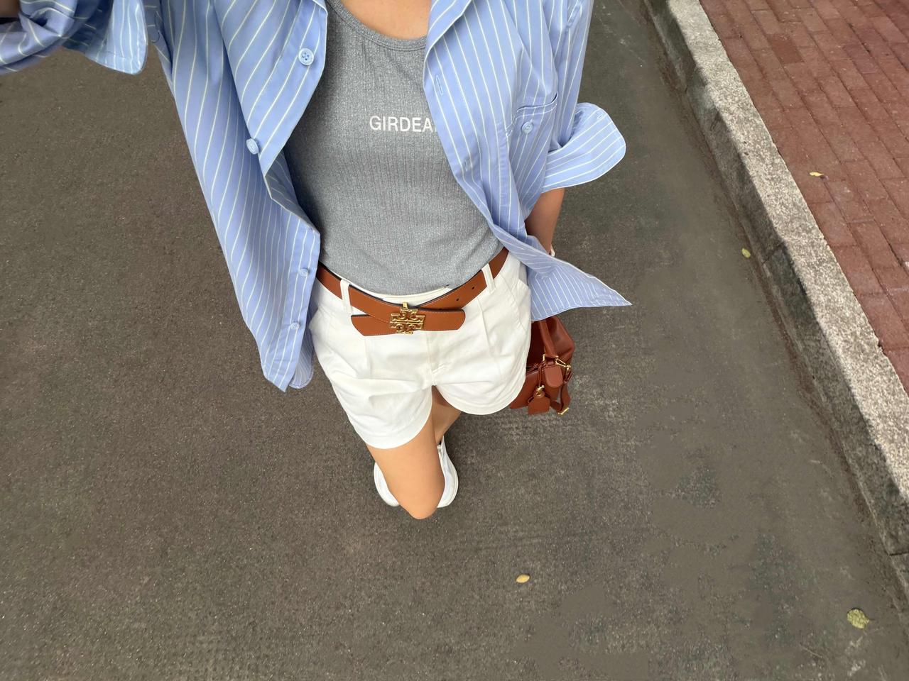 半生走过，学会自处

推开咖啡店的门，熟悉的角落依旧空着，仿佛是特意为我留的位置