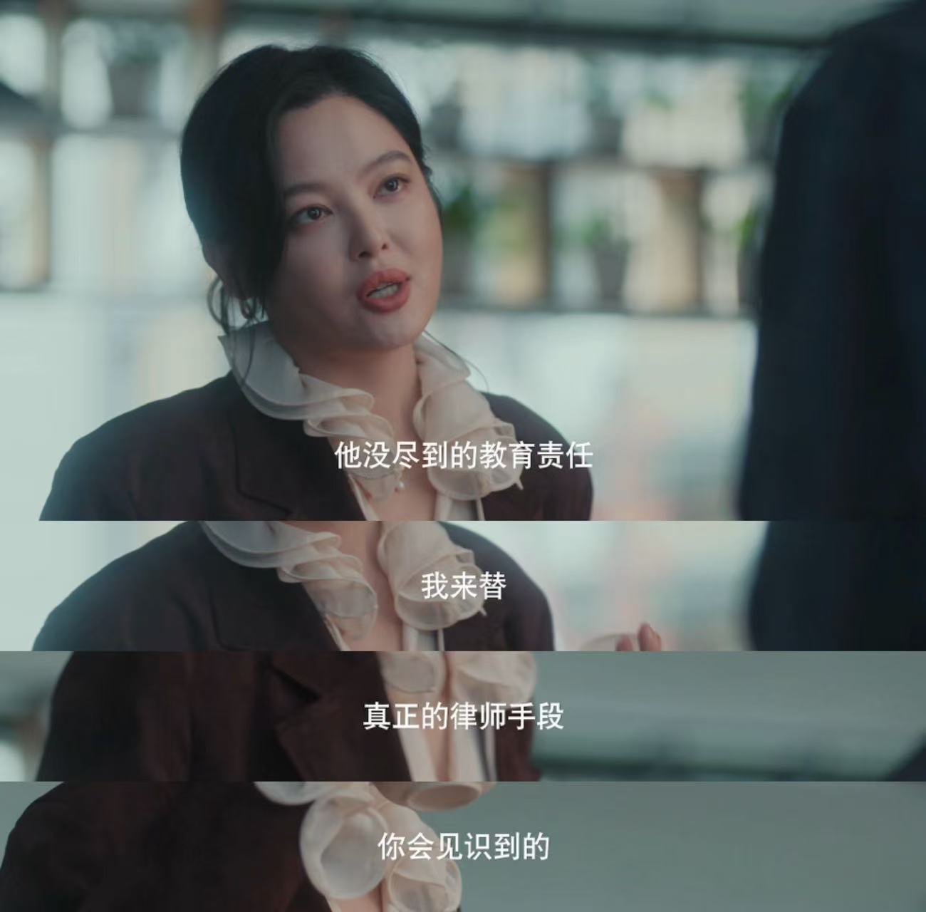 辛芷蕾演出了遇事变强k歌之王女神蒙上眼 女神蒙上眼，歌声却更有穿透力。唐盈盈用这