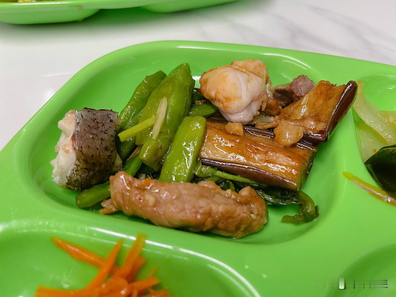 冬日生活打卡季春意盎然，年前该做的事基本完成，闲来无事，两人骑着助力车，边晒太阳