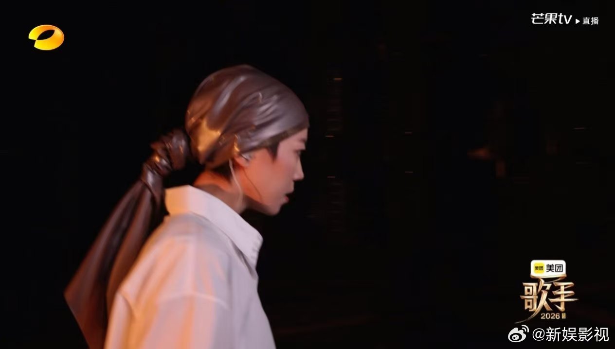 歌手直播窦靖童 好听 谁听完直接红了耳尖！歌手直播的现场里，窦靖童的唱腔漫开，《