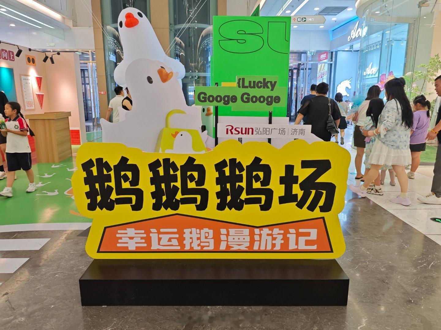 今天逛商场，肖战代言的荣耀400真机超好看！他海报巨帅，直接走不动道了哈～新机来