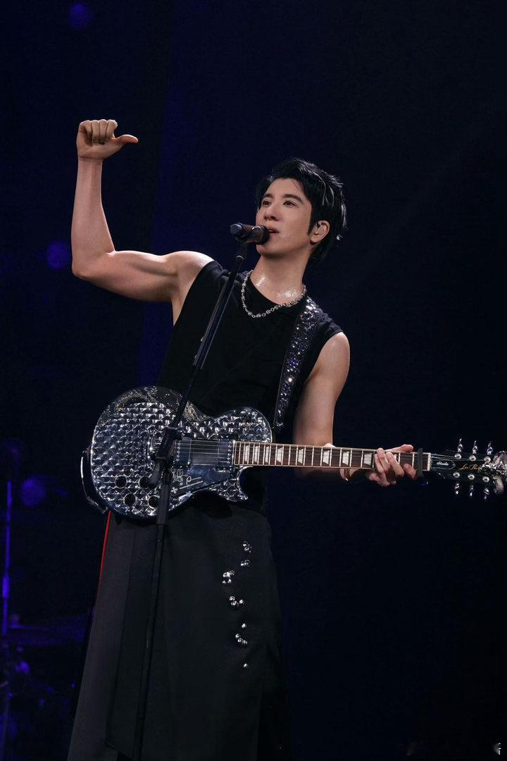 王力宏开的是四面八方台 谁被王力宏演唱会舞台震撼到！全新四面八方台重磅上线，「最