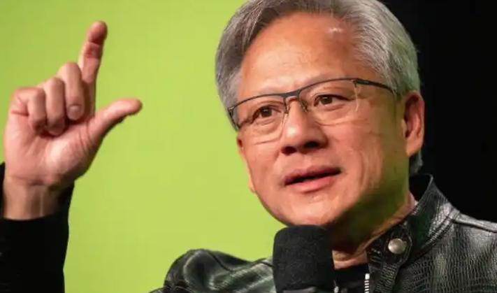 英伟达首席执行官黄仁勋在接受采访时，大力赞扬其与康宁公司的新合作项目，称其为美国
