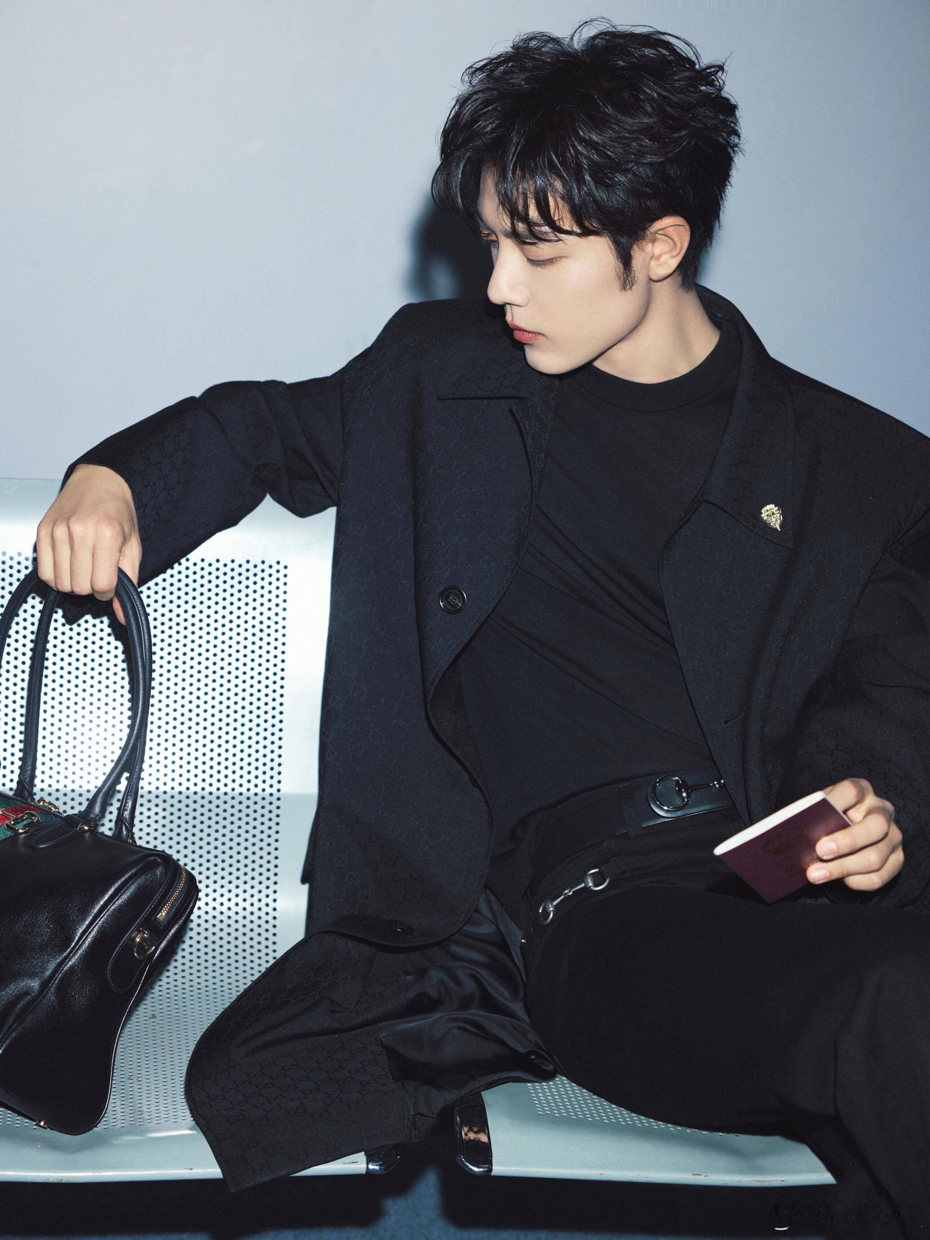 时装周米兰时装周 肖战米兰时装周出发机场秀很时尚，把gucci驾驭的非常完美 