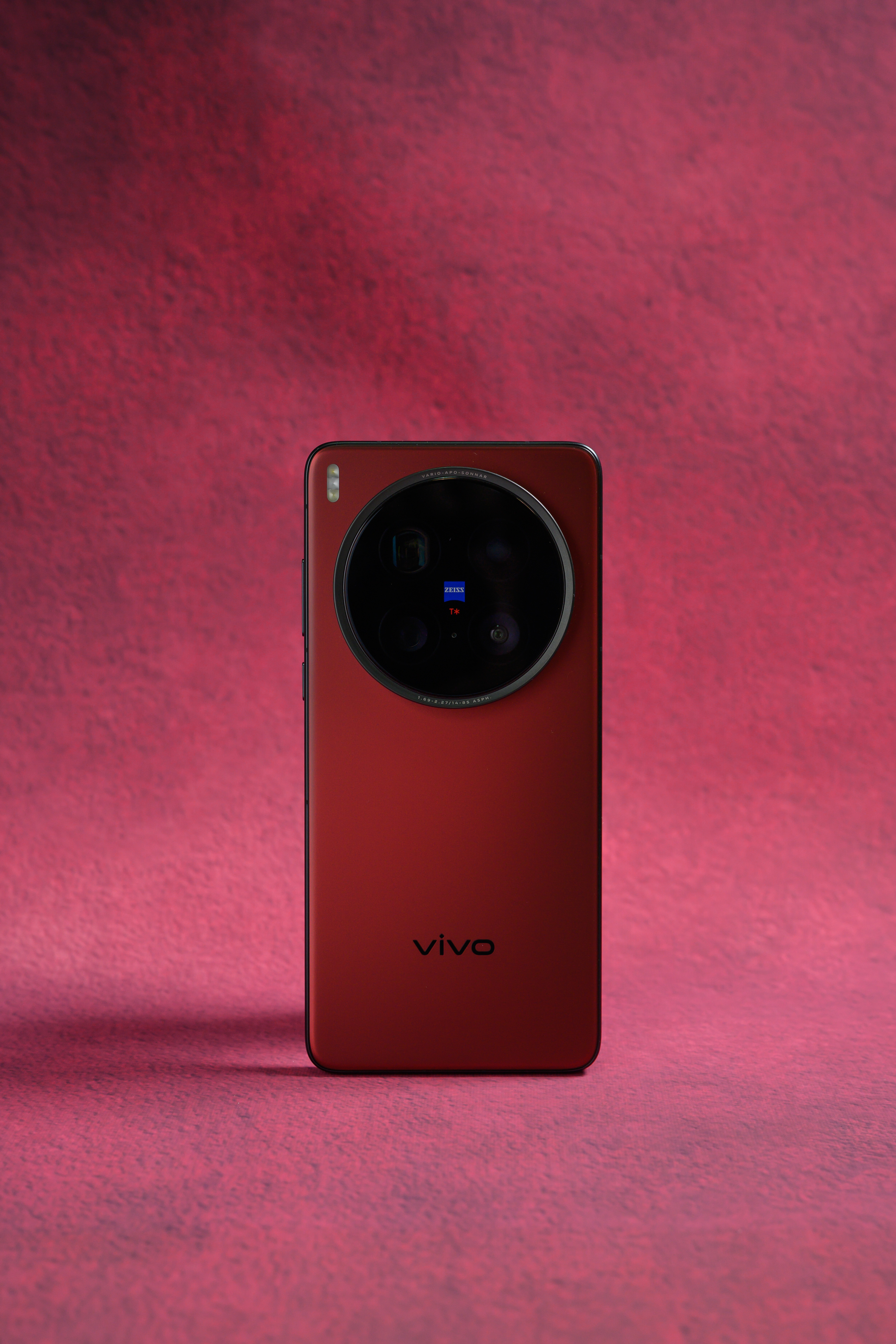 早，拍了一组 vivo X200 Ultra。时至今日我都非常喜欢 X200 U