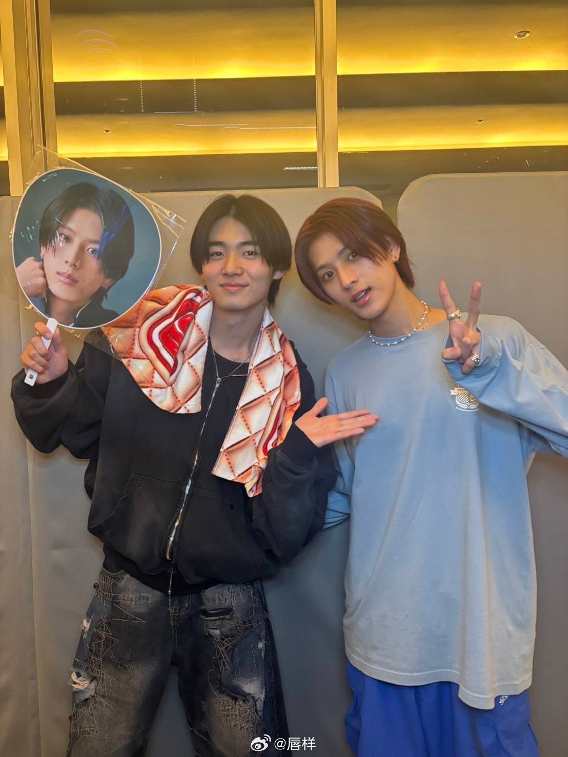 井内悠陽更新X：去看了ICEx的演唱会！！温世！！真的帅爆了！！！超开心的！！谢