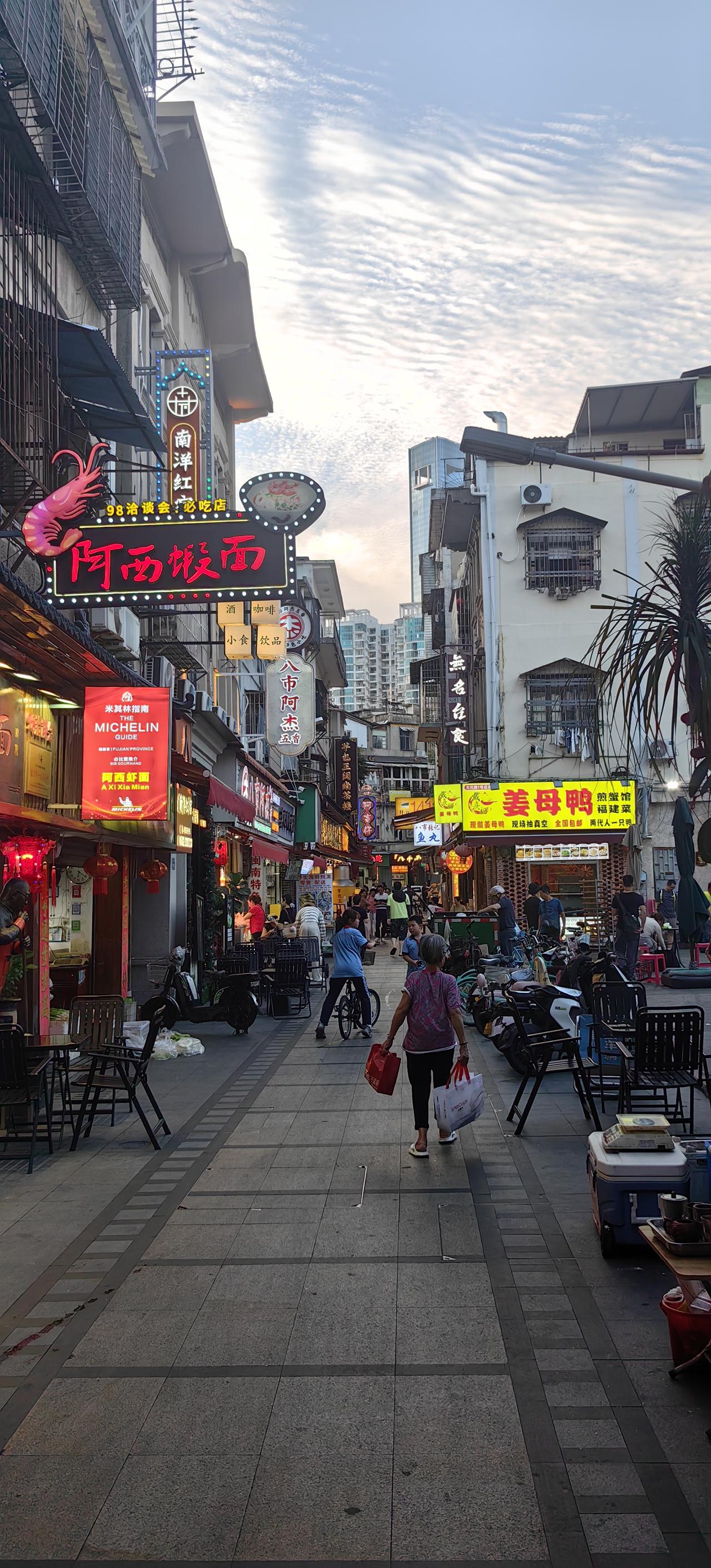 [吃瓜群众]上周路过厦门，吃了阿呆姜母鸭后，偶然发现“阿吉仔”（椰子饼等各种）的