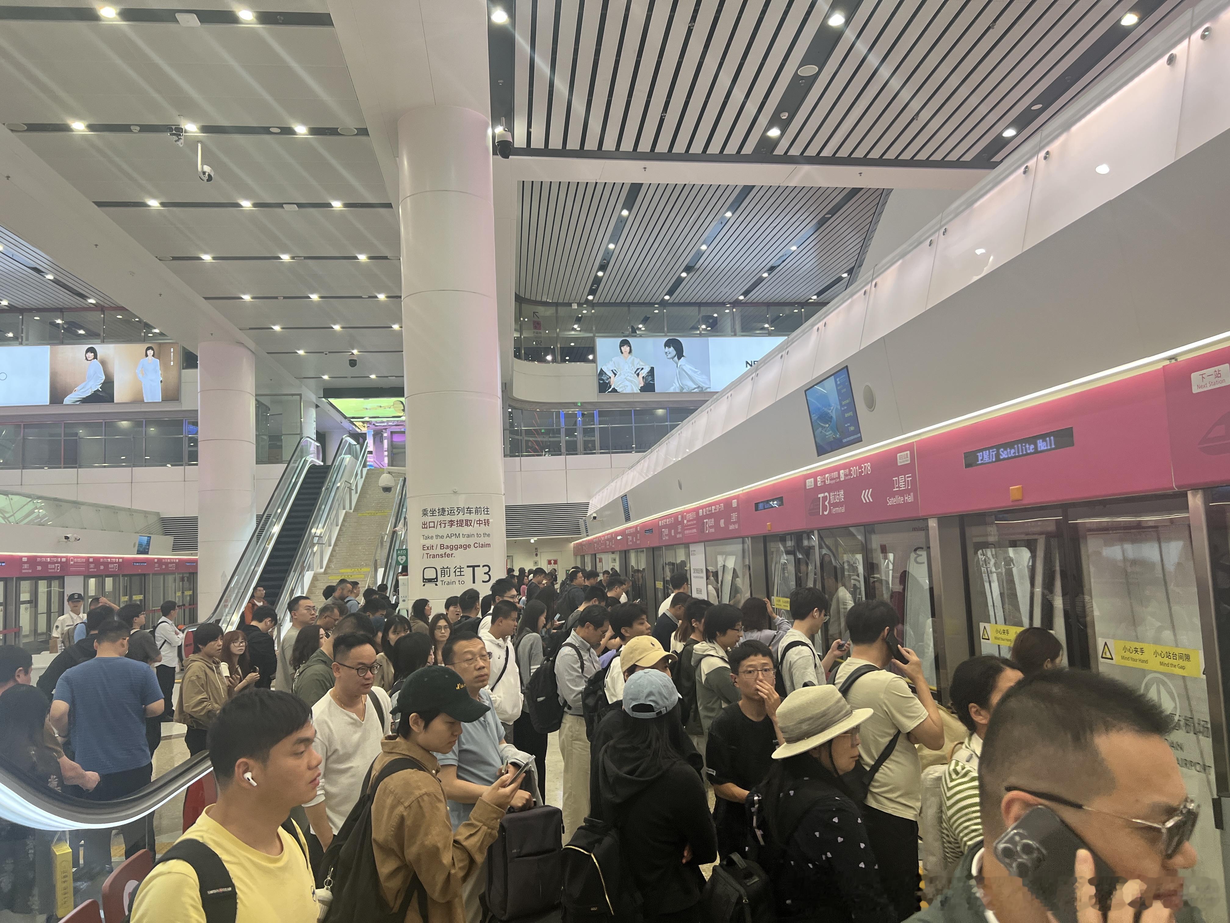 深圳机场捷运 网友：2026年5月10日（周日单休）20:25，深圳机场捷运卫星