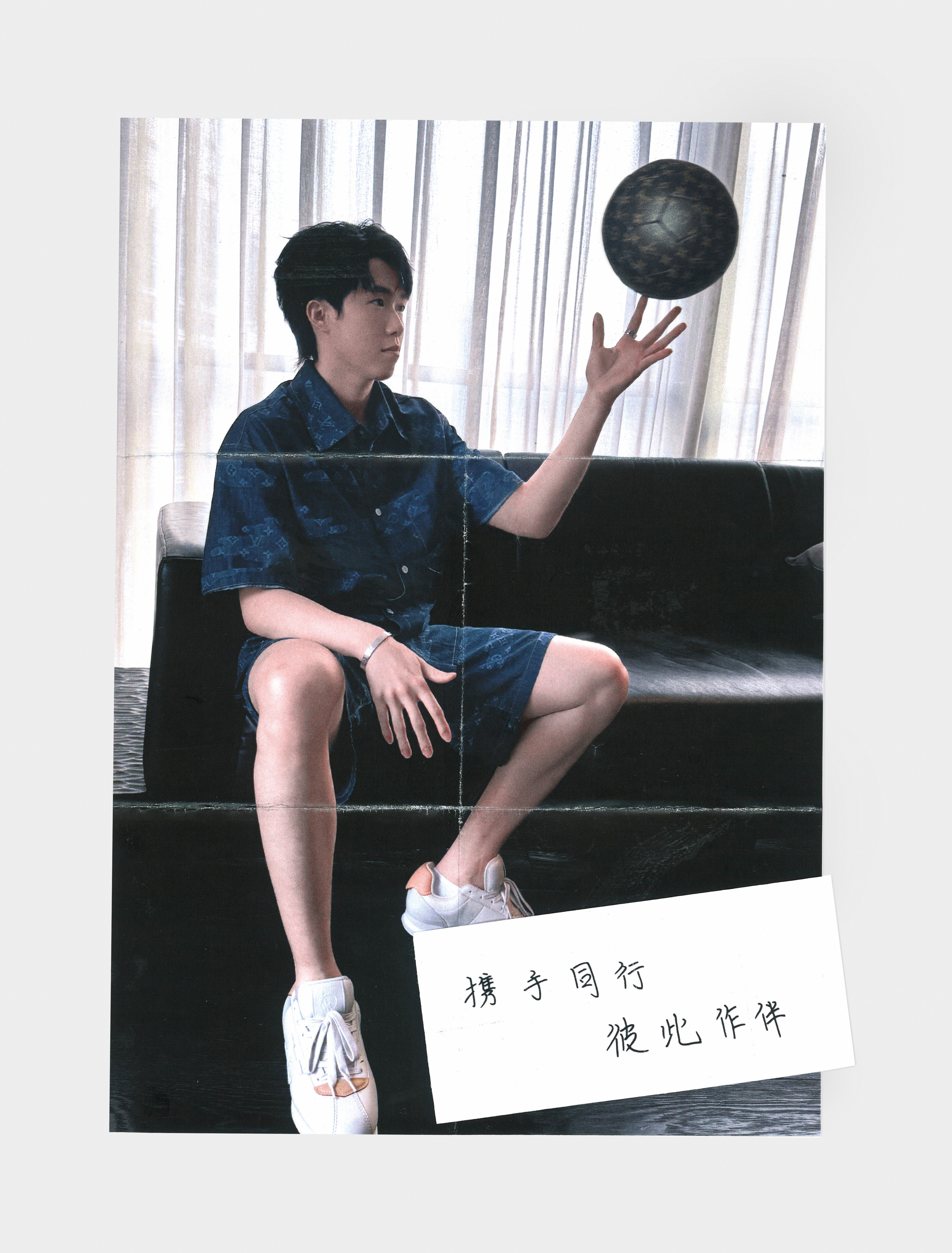 为庆祝路易威登与联合国儿童基金会携手同行十周年，品牌推出全新REBONDS摄影集
