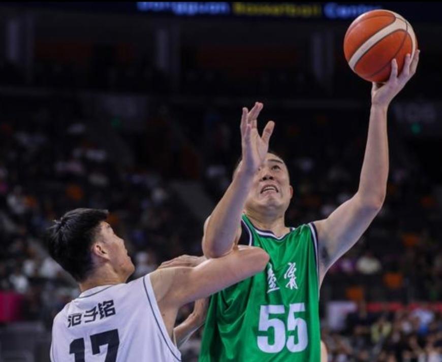 韩德君要不别退役了！
对阵北京又把范子铭压制的死死地！
韩德君出场17分钟，10