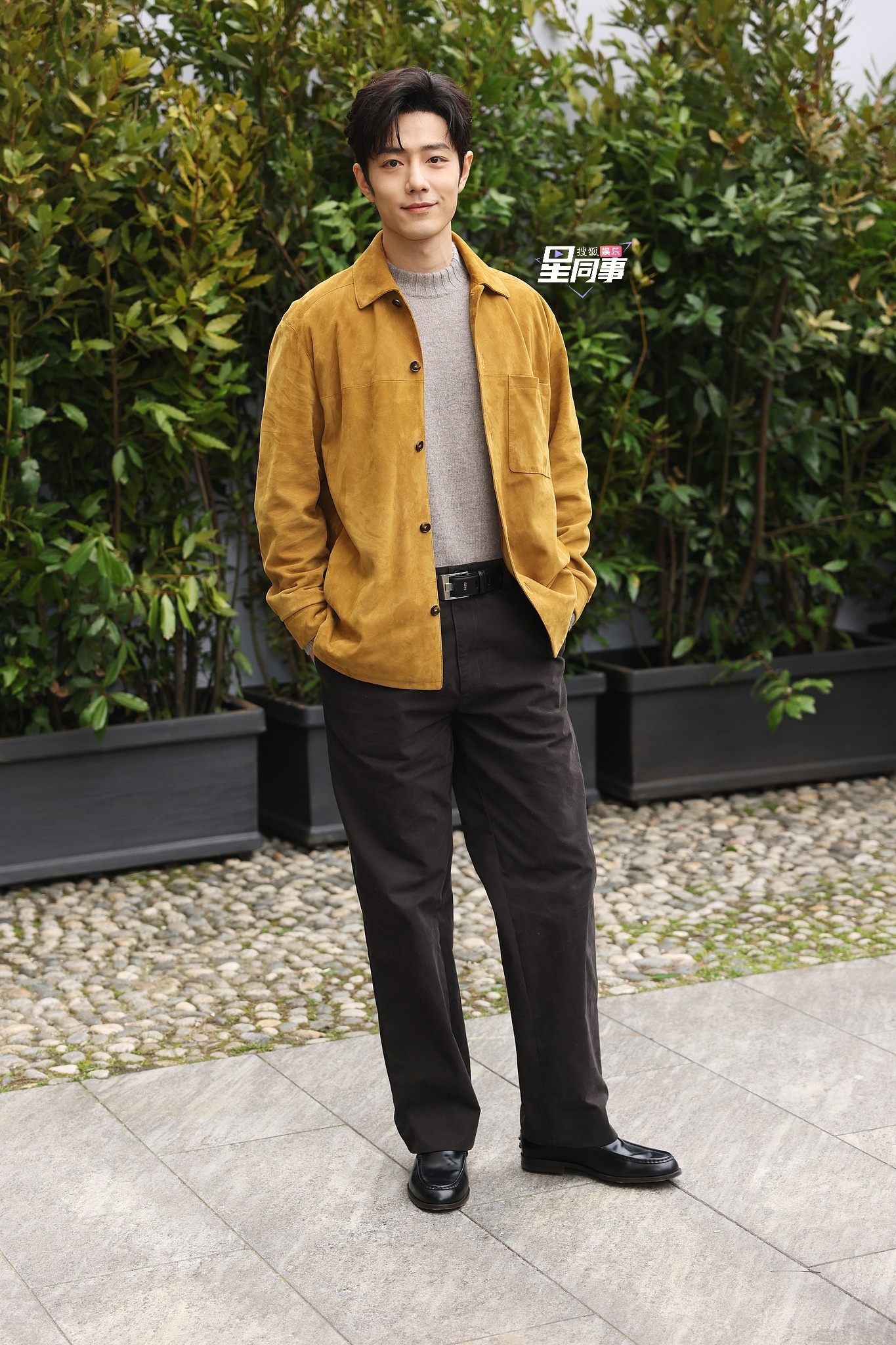 肖战 生图来啦！完全是巨星的气场和排面！肖战下车挥手肖战米兰看秀造型