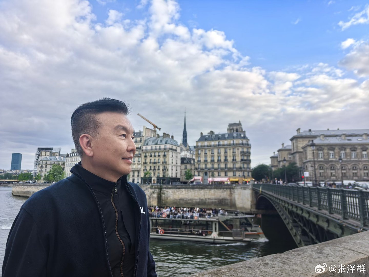 时差倒乱，浅睡轻梦。光影闪回，逛城看戏。