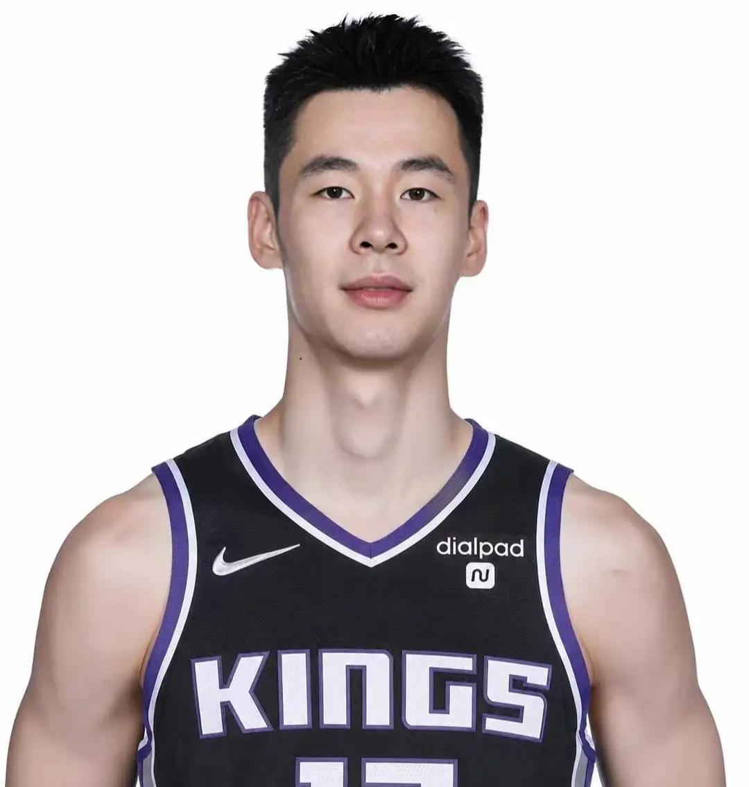 郭昊文这种冲击NBA的做法值得借鉴。最近篮球比赛处于空档期。也是球员们的修整时间