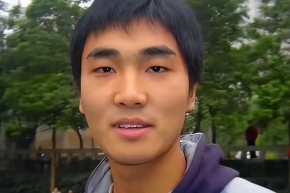 2006年，贫困大学生向海清怒怼媒体：“每月500块资助不够装什么孙子！”他要揭