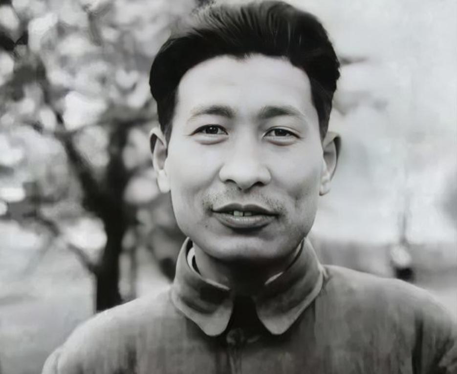 1949 年，叛逃 12 年的红军师长带 800 人起义，司令员王建安不敢收。