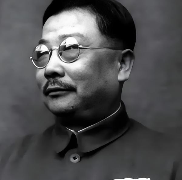 1943年，背负两百多条人命的中统大特务缪庄林潜回延安，跪在李克农的窑洞外自首。