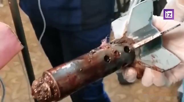 这是多大的福分呐!

俄军一名士兵不幸腿部中弹，而且炮弹镶嵌在脚踝部位，是一枚R