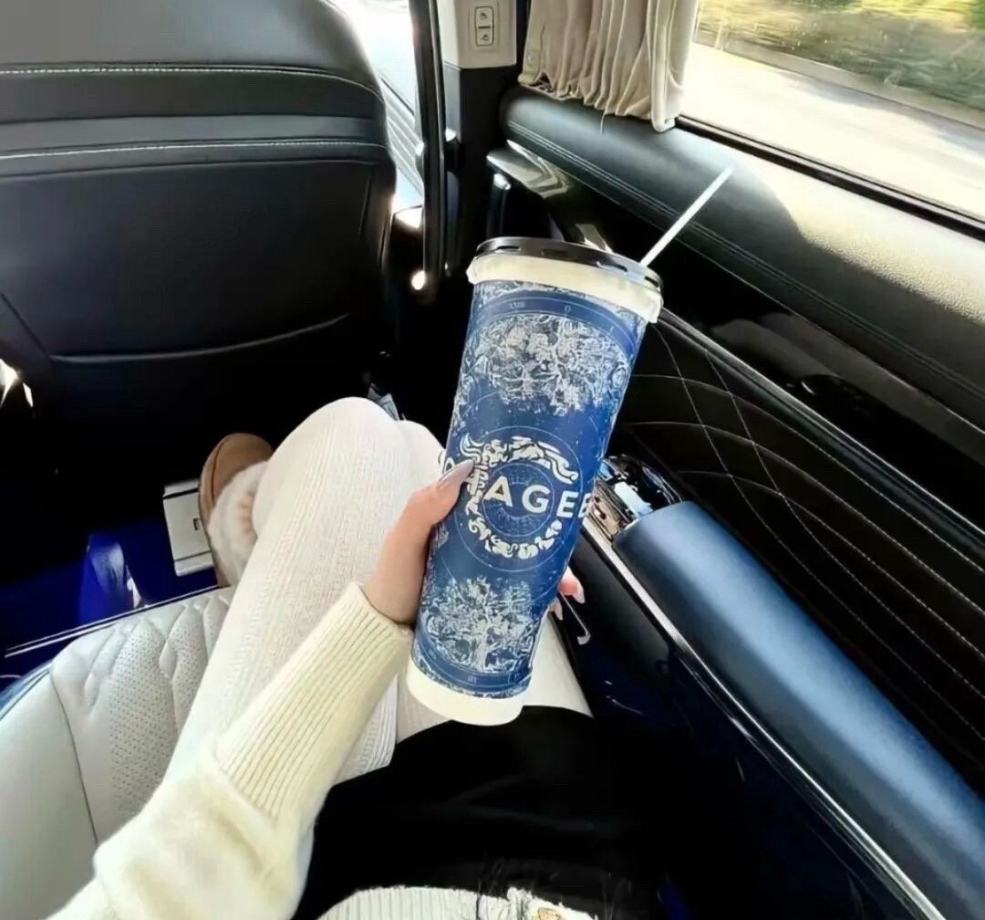 后来啊，都不敢晒幸福了，因为幸福指不定哪天变成了巴掌，然后扇在自己脸上。 