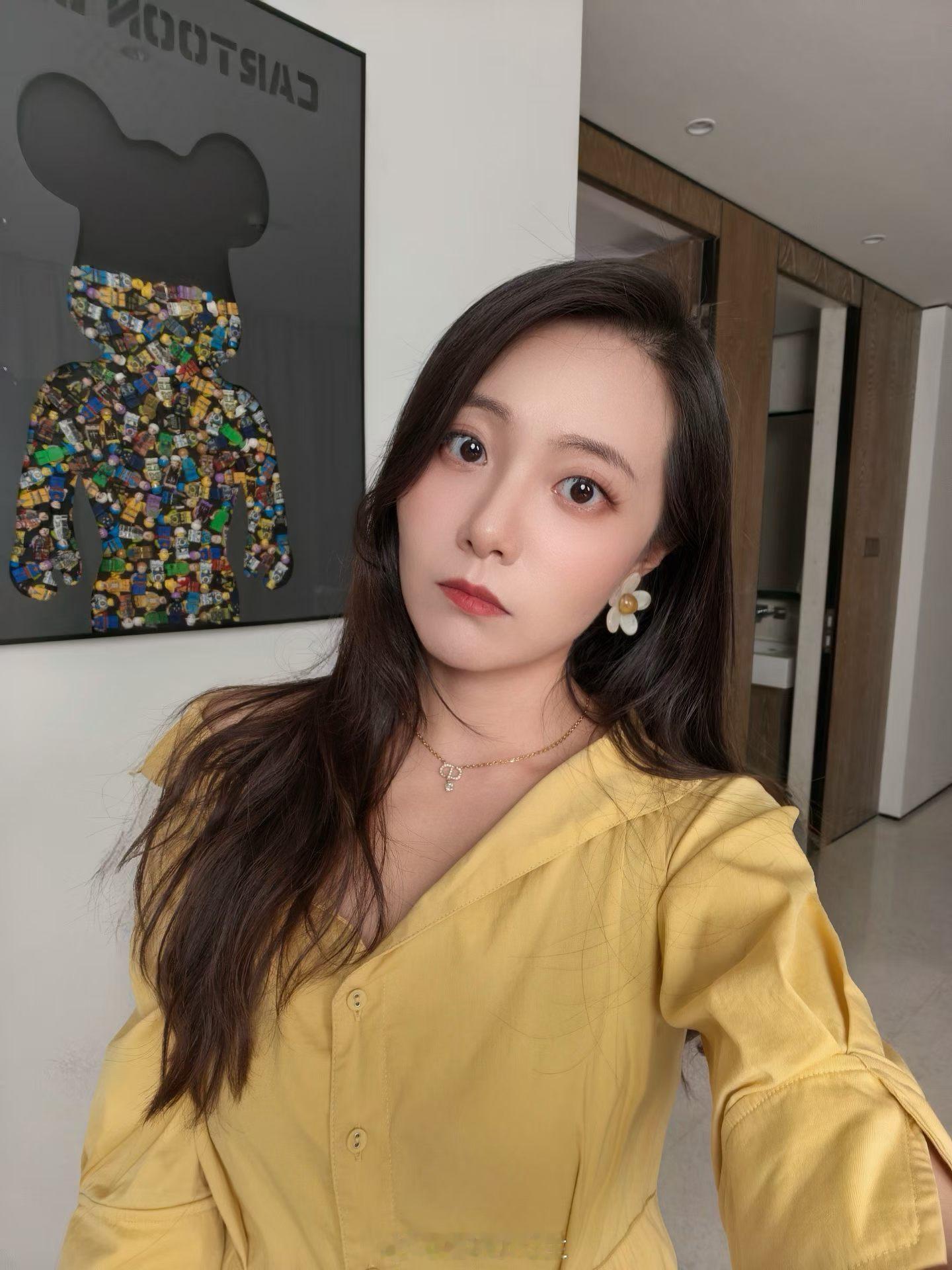 不知道写什么文案，纯纯觉得好久没发自拍了[求饶] ​​​