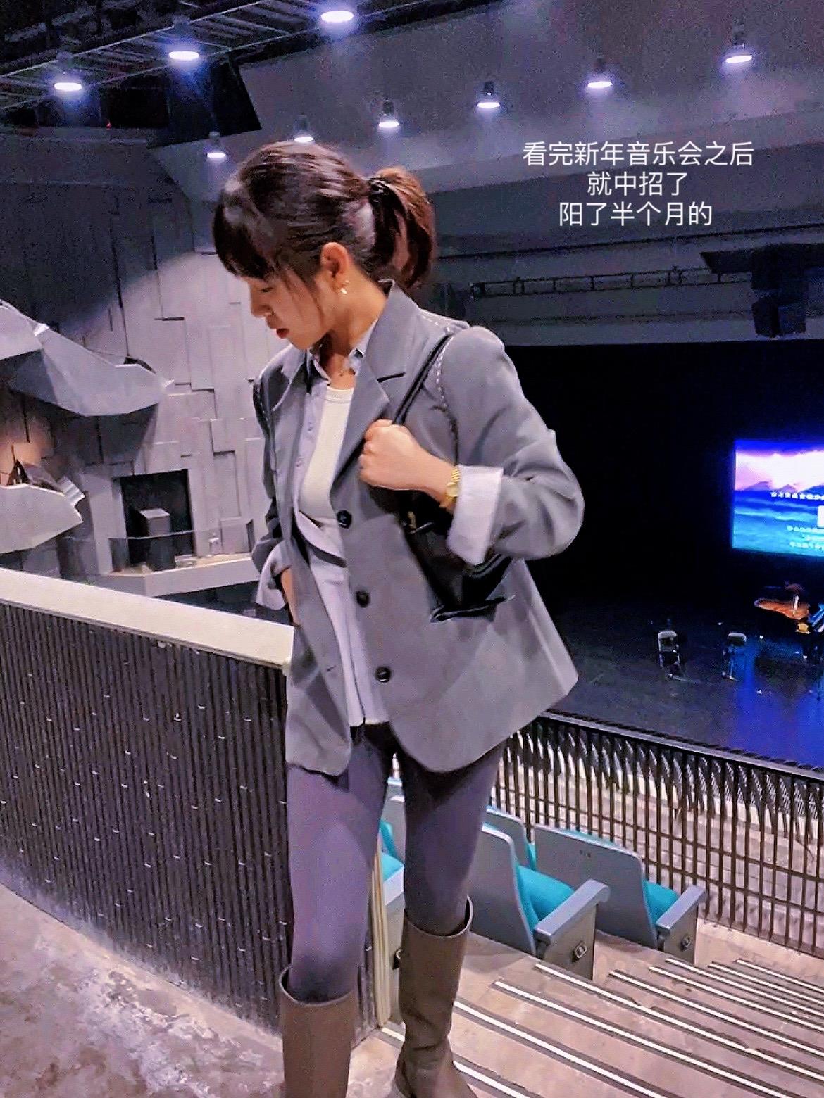 花了一个小时看了一整年的照片，很多事情全凭记忆根本记不起来，翻看视频的时候还是会