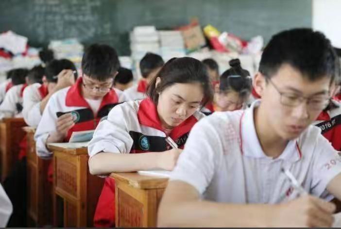 2026 河南高考历史落幕，新题型成最大焦点。

考生反馈拿到题瞬间发懵，但冷静