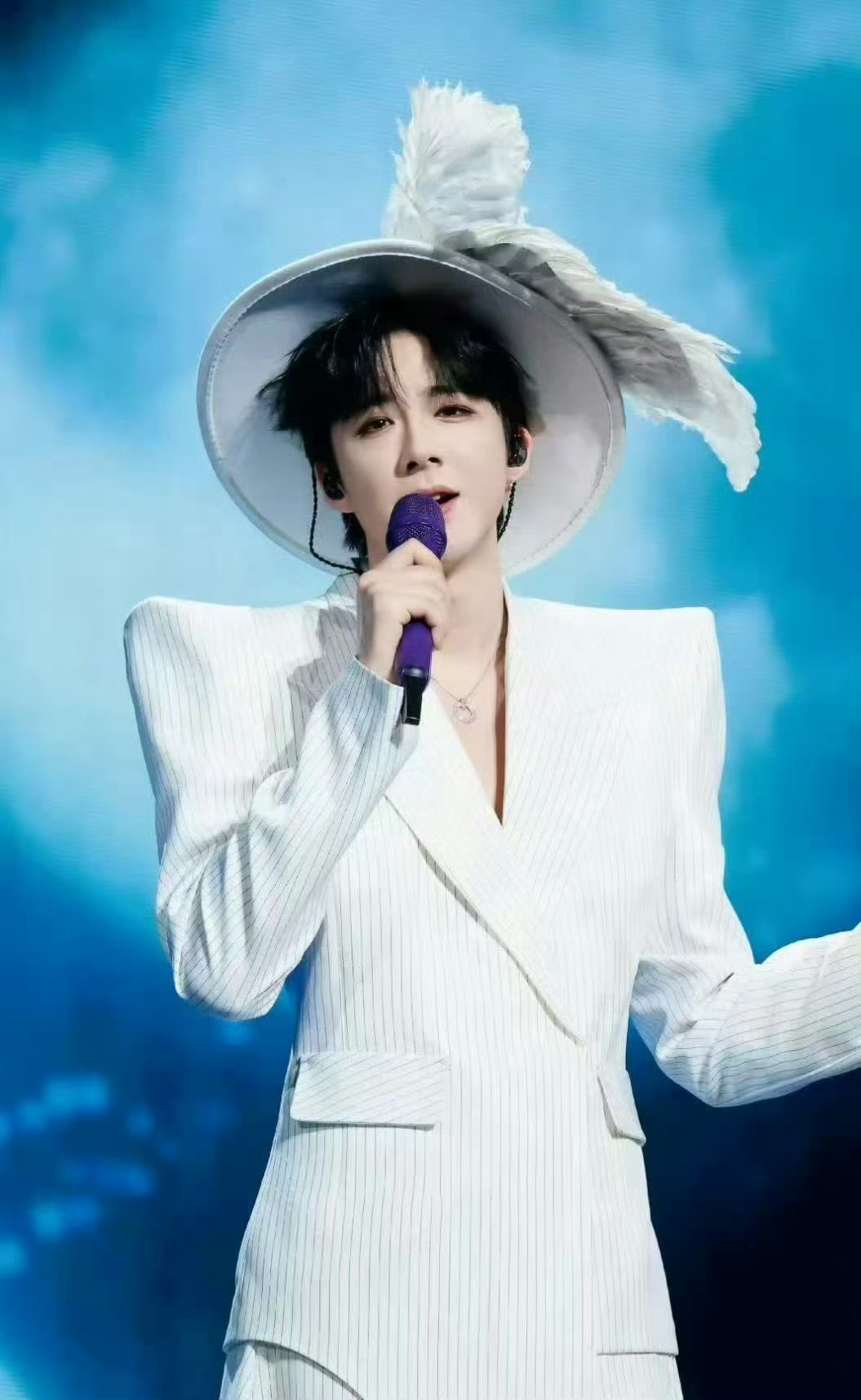 刘宇宁刘宇宁一场直播上十八般才艺 刘宇宁直播像开才艺派对，十八般才艺挨个炫，开口