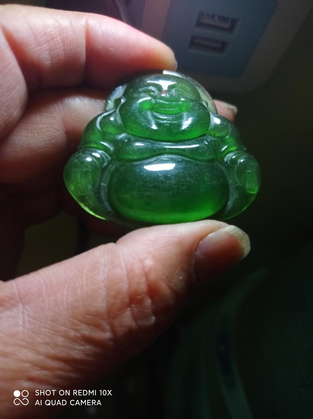 正阳帝王绿翡翠之间的较量着实精彩！
特别是老坑冰种正阳帝王绿翡翠的大比拼。
老坑