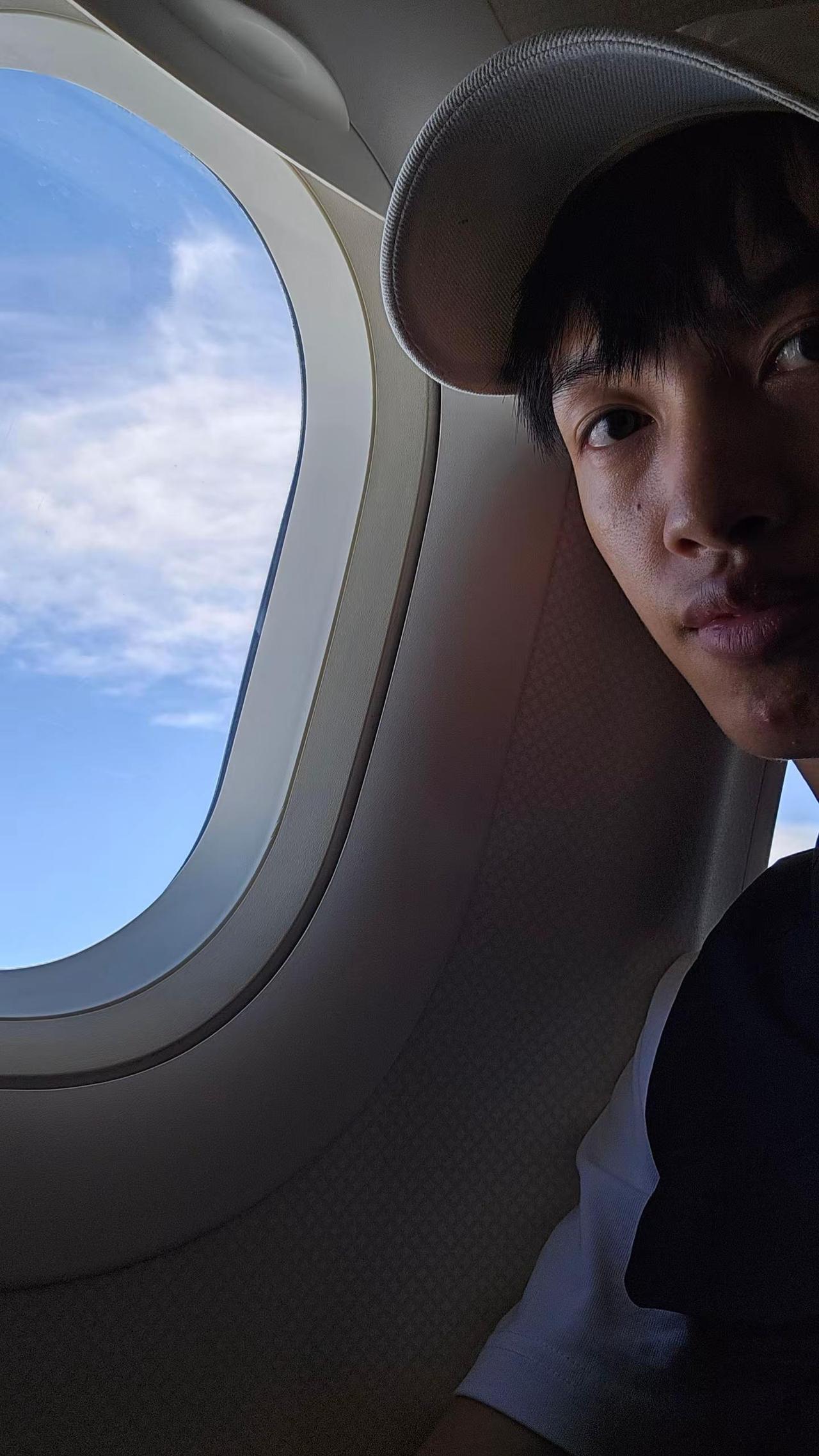人生就像一本空白的书，故事由自己来写。