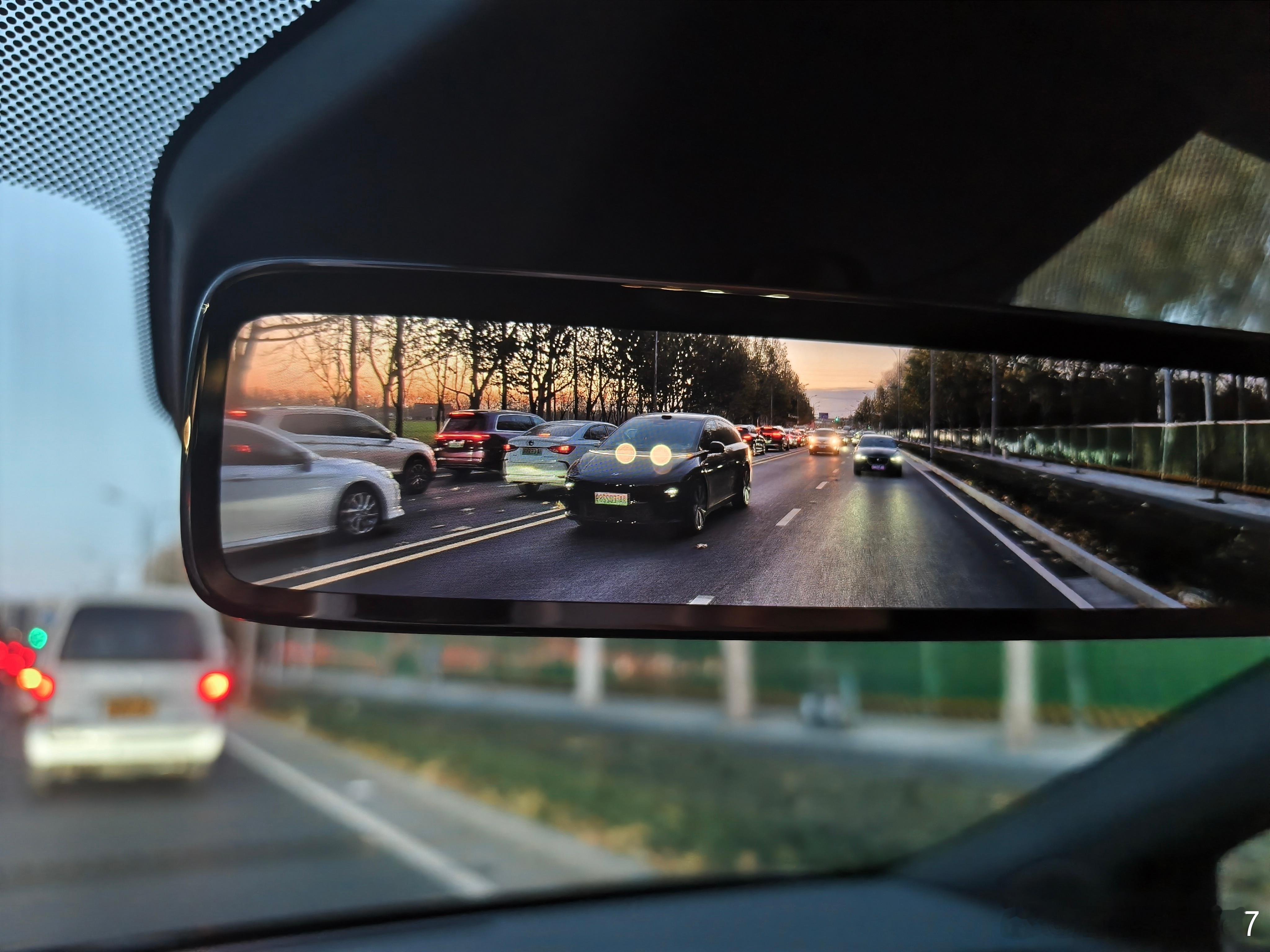 其实这个话题在有车以后已经没有什么感觉了，直到前两天我去办事没开车挤了一趟早高峰