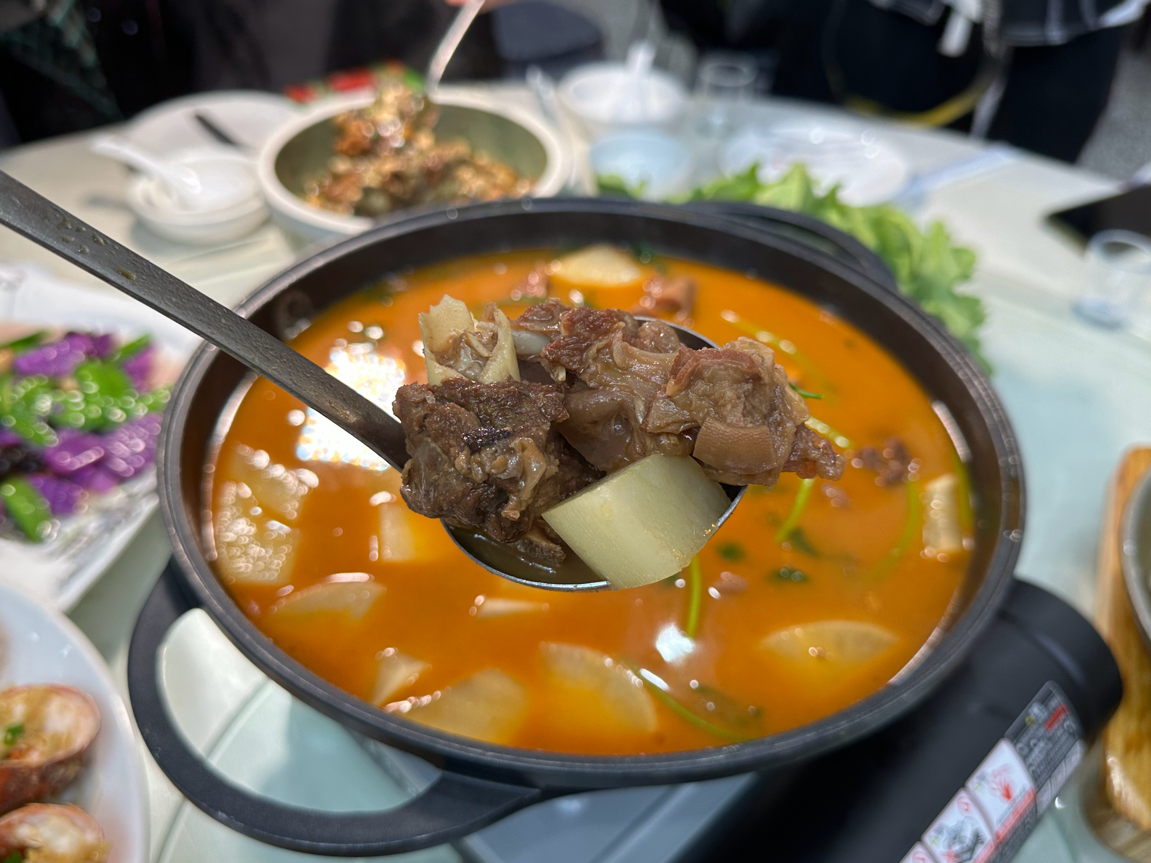 #大雪到羊肉俏##理想生活季##鲜味满分# 羊肉与大雪很配，滋补正当时大雪这个节