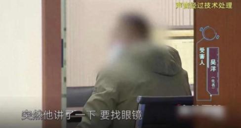 上海一名男子因女同事批评自己，竟在深夜潜入对方家，将她绑住并拍了张照片后离开，他