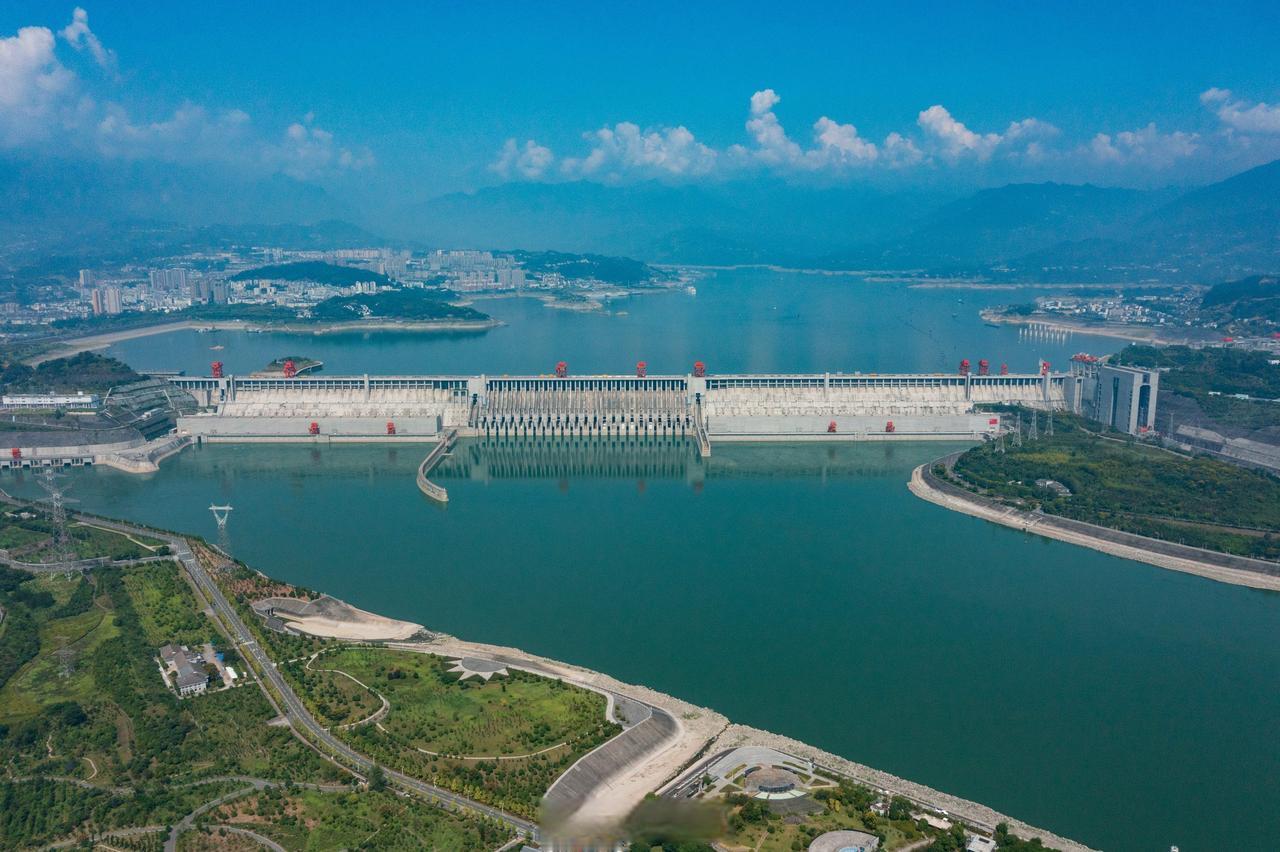 在当年我国人力、物力、财力、技术力都很有限的情况下，决定上三峡工程是需要很大的胆